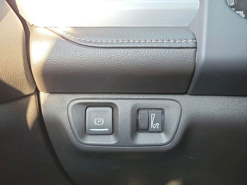 Used 2023 GMC Acadia SLE w/ Driver Convenience Package image 15