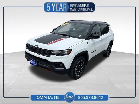 Used 2025 Jeep Compass Trailhawk w/ Trailer Tow Group AWD/4WD image 1