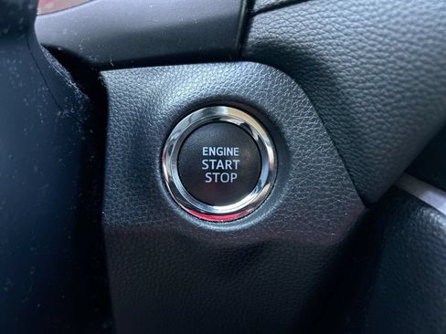 Used 2022 Toyota RAV4 XLE FWD image 31