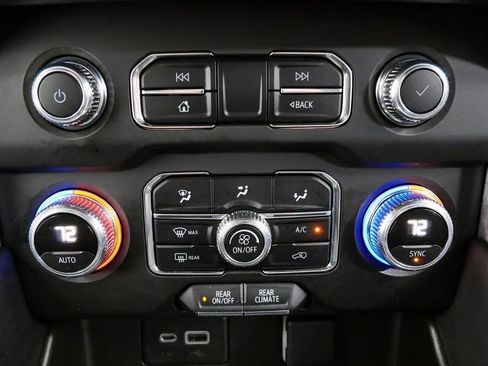 Used 2021 GMC Yukon SLE AWD/4WD image 28