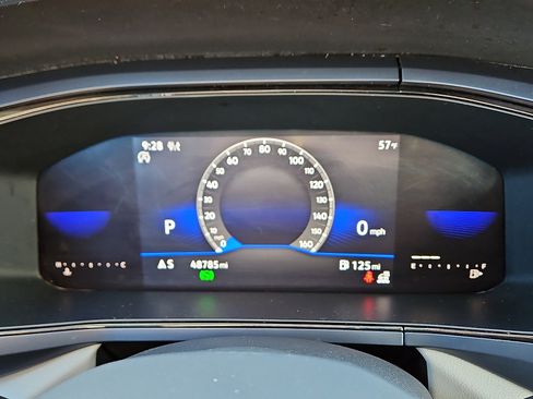 Certified 2022 Volkswagen Taos SE w/ IQ.Drive SE Package image 18