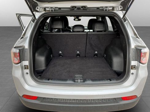 Used 2025 Jeep Compass Limited image 31