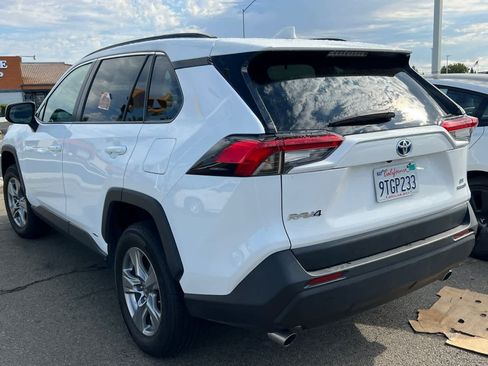 Used 2022 Toyota RAV4 LE AWD/4WD image 6