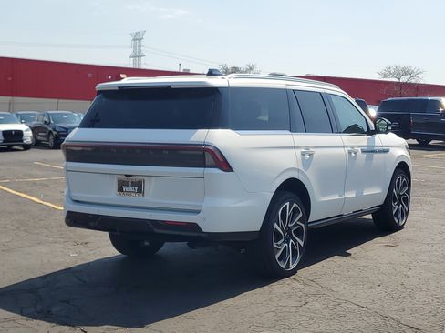 New 2026 Lincoln Navigator Reserve AWD/4WD image 4