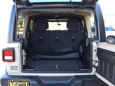 Used 2022 Jeep Wrangler Unlimited Sport AWD/4WD image 9