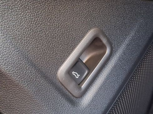 New 2026 Volkswagen Tiguan SE AWD/4WD image 17
