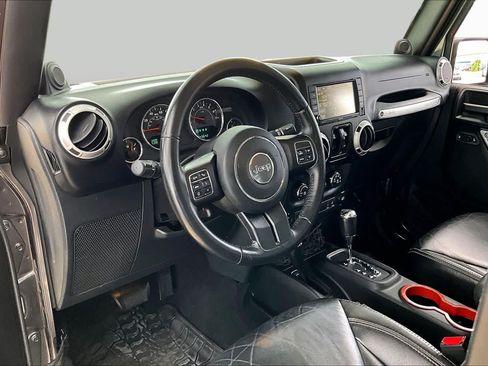 Used 2014 Jeep Wrangler Unlimited Sahara w/ Connectivity Group AWD/4WD image 18