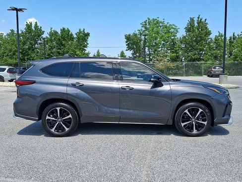 Used 2022 Toyota Highlander XSE AWD/4WD image 10