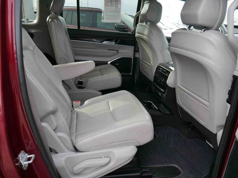 Used 2022 Jeep Wagoneer Series III w/ Flexible Seating Group image 25