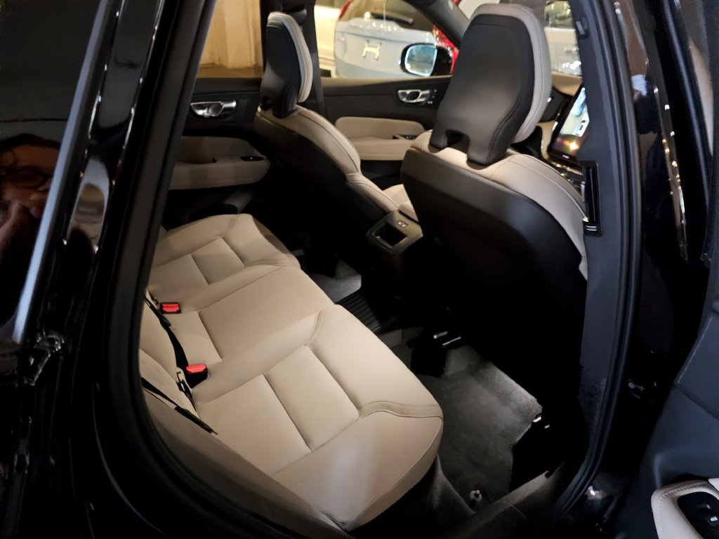 Certified 2026 Volvo XC60 T8 Plus w/ Protection Package Premier AWD/4WD image 9