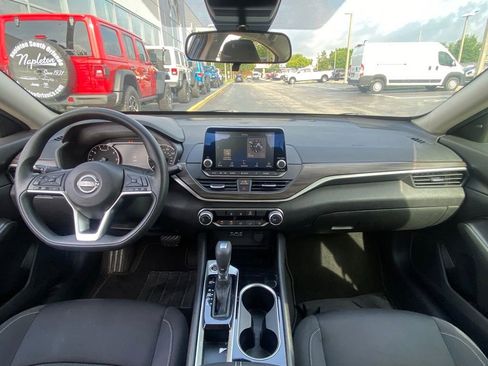 Used 2024 Nissan Altima 2.5 SV FWD image 17