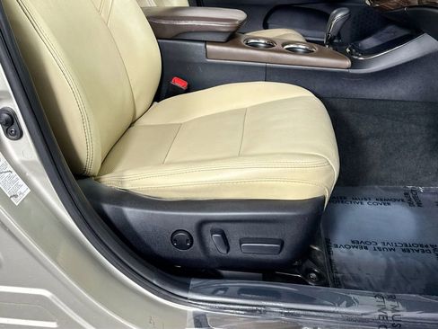 Used 2013 Toyota Avalon Limited image 35