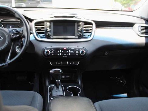 Used 2017 Kia Sorento FWD w/ LX Convenience Package image 27
