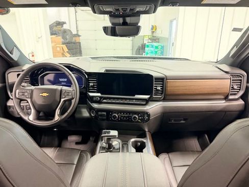 Certified 2024 Chevrolet Silverado 1500 High Country w/ High Country Premium Package AWD/4WD image 22