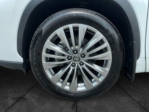 Used 2026 Toyota Highlander Platinum AWD/4WD image 16