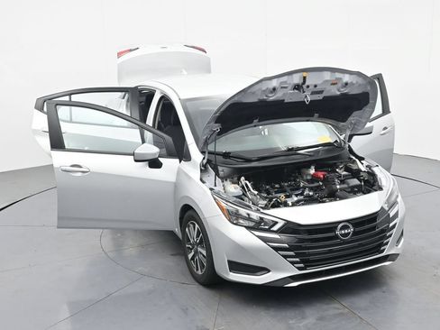 Used 2025 Nissan Versa SV FWD image 37