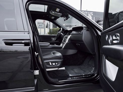 Used 2019 Rolls-Royce Cullinan AWD/4WD image 25