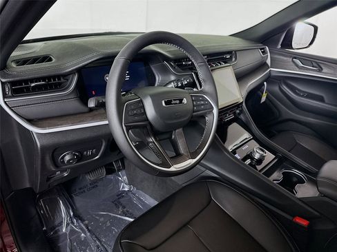 New 2025 Jeep Grand Cherokee L Limited w/ Trailer Tow Package image 4