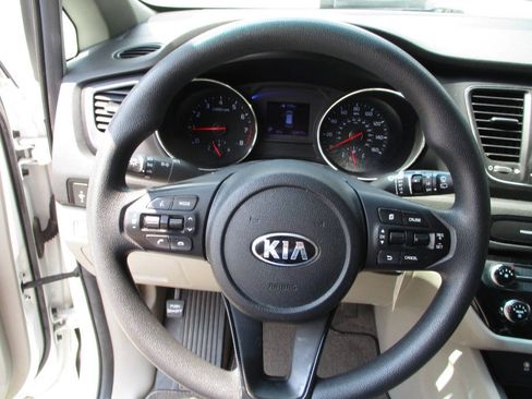 Used 2020 Kia Sedona LX FWD image 14