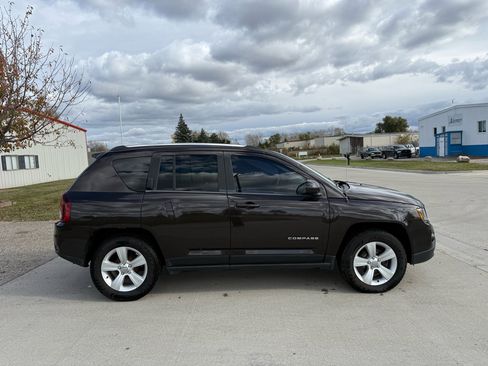 Used 2014 Jeep Compass Latitude image 2