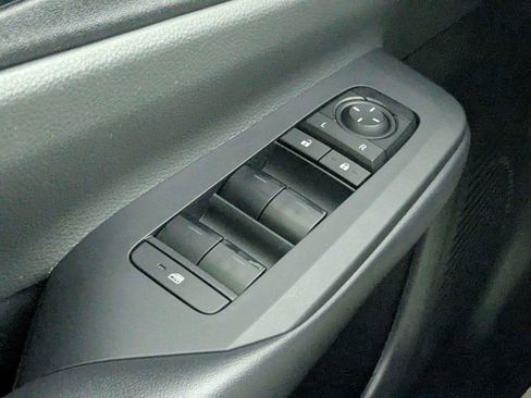 Used 2025 Toyota Prius LE FWD image 14