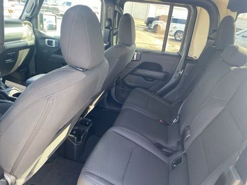 Used 2023 Jeep Gladiator Overland image 11