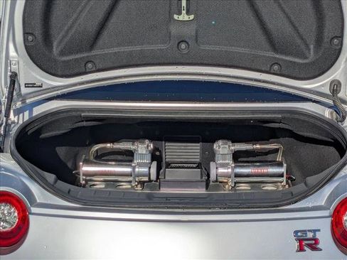 Used 2017 Nissan GT-R Premium image 6