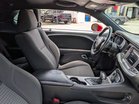 Used 2019 Dodge Challenger SXT RWD image 15