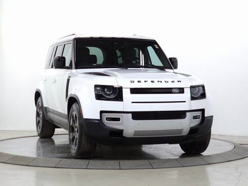 Used 2025 Land Rover Defender 110 S image 10