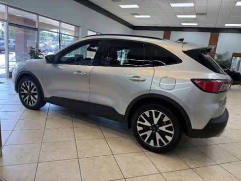 Used 2020 Ford Escape SE Sport image 2