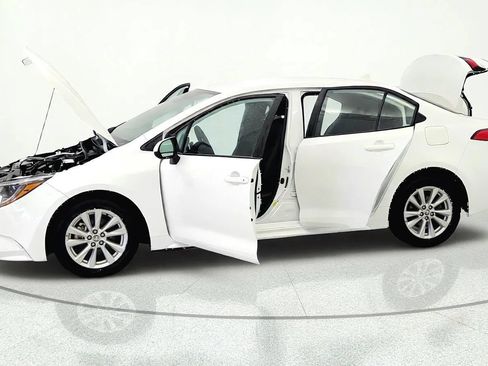 Used 2024 Toyota Corolla LE w/ LE Convenience Package FWD image 9