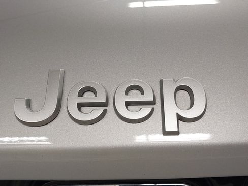 Used 2025 Jeep Grand Cherokee L Limited w/ Luxury Tech Group II AWD/4WD image 34