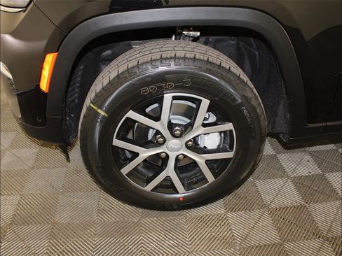 New 2025 Jeep Grand Cherokee Limited w/ Luxury Tech Group II image 43