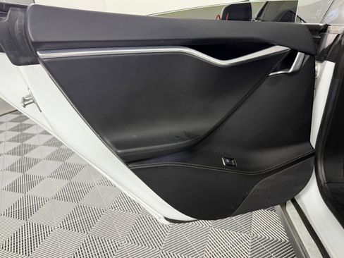 Used 2016 Tesla Model S 70D image 24