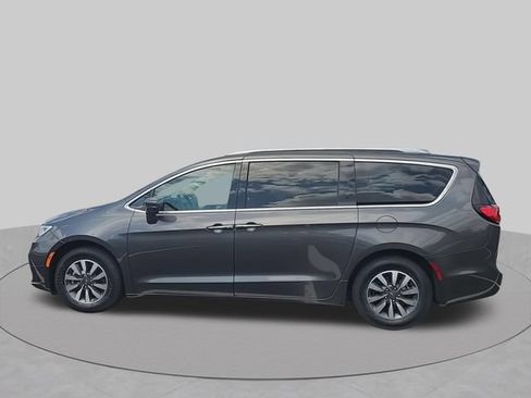 Used 2021 Chrysler Pacifica Touring-L FWD image 5