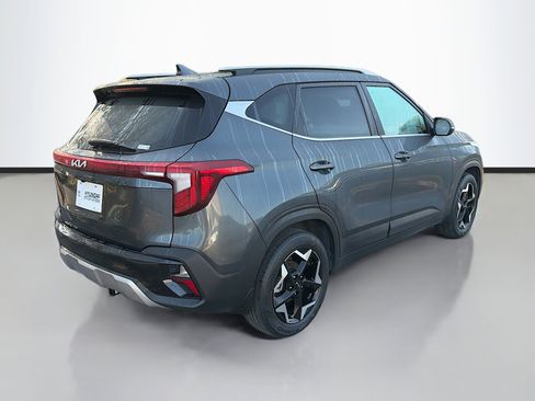 Used 2024 Kia Seltos EX image 3