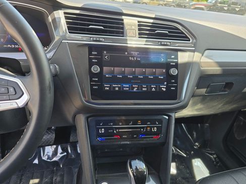 Used 2024 Volkswagen Tiguan SE FWD image 21