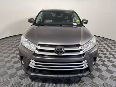 Used 2019 Toyota Highlander XLE FWD image 9
