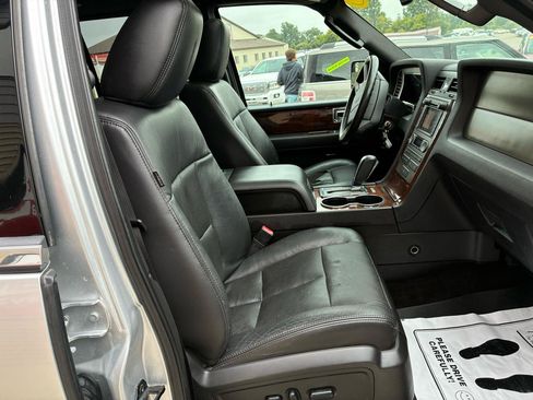 Used 2014 Lincoln Navigator L 4WD image 11
