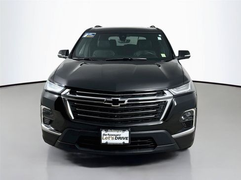Used 2022 Chevrolet Traverse LT w/ LT Premium Package FWD image 4
