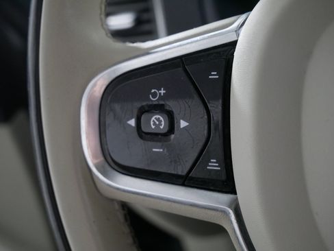 Used 2020 Volvo XC90 T6 Momentum image 27