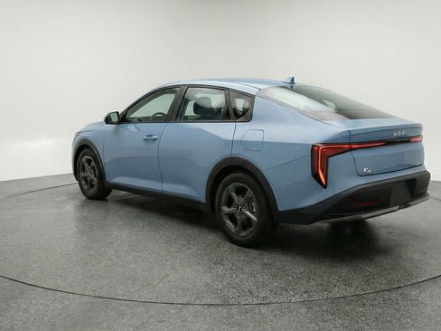 Used 2025 Kia K4 LXS image 6