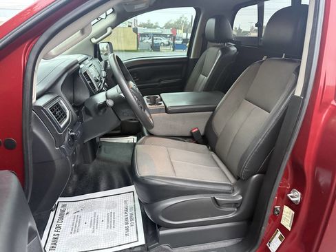 Used 2017 Nissan Titan S image 14