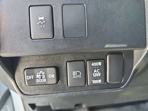 Used 2021 Toyota Tacoma TRD Off-Road w/ Technology Package AWD/4WD image 24