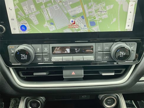 Used 2025 Toyota Grand Highlander AWD image 16