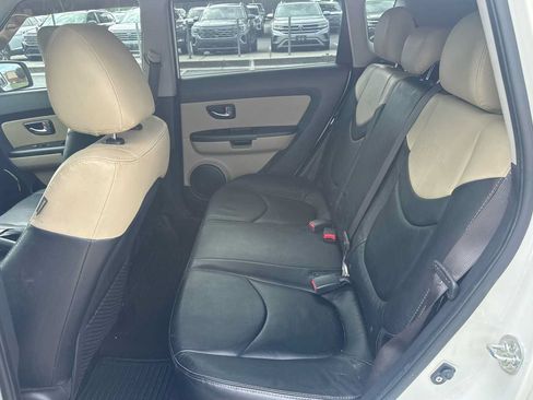 Used 2013 Kia Soul ! w/ Premium Pkg FWD image 22