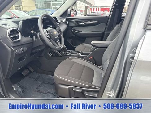 Used 2025 Chevrolet TrailBlazer LT AWD/4WD image 18