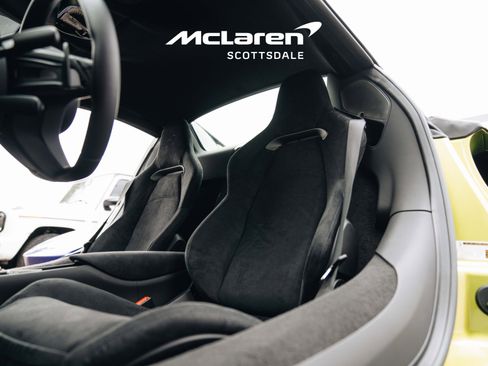 Used 2025 McLaren Artura Spider image 22