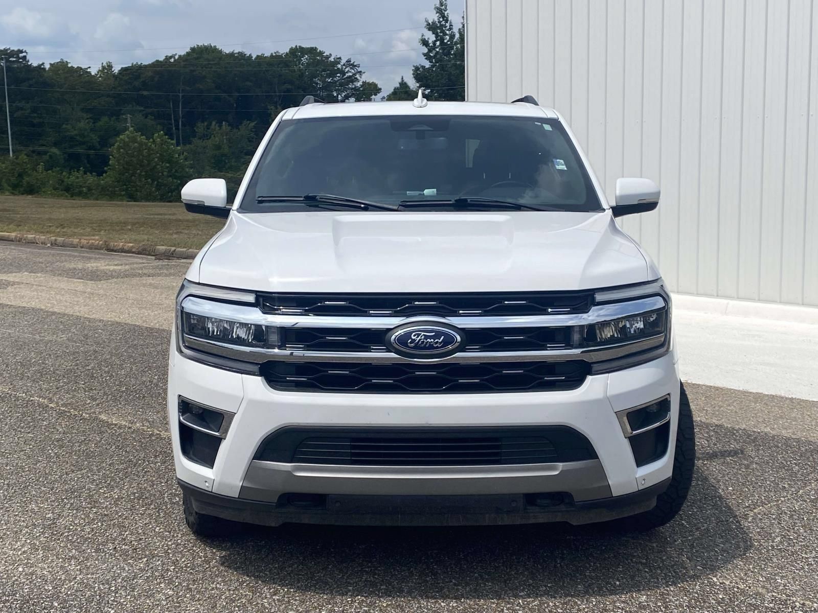 Used 2022 Ford Expedition Limited AWD/4WD image 2