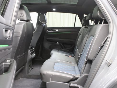 Used 2024 Volkswagen Atlas Cross Sport SEL Premium R-Line image 10